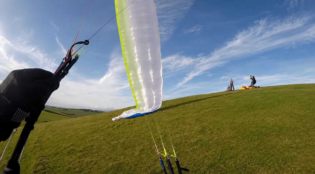 Cobra launch technique &mdash; paragliding forward inflation in wind