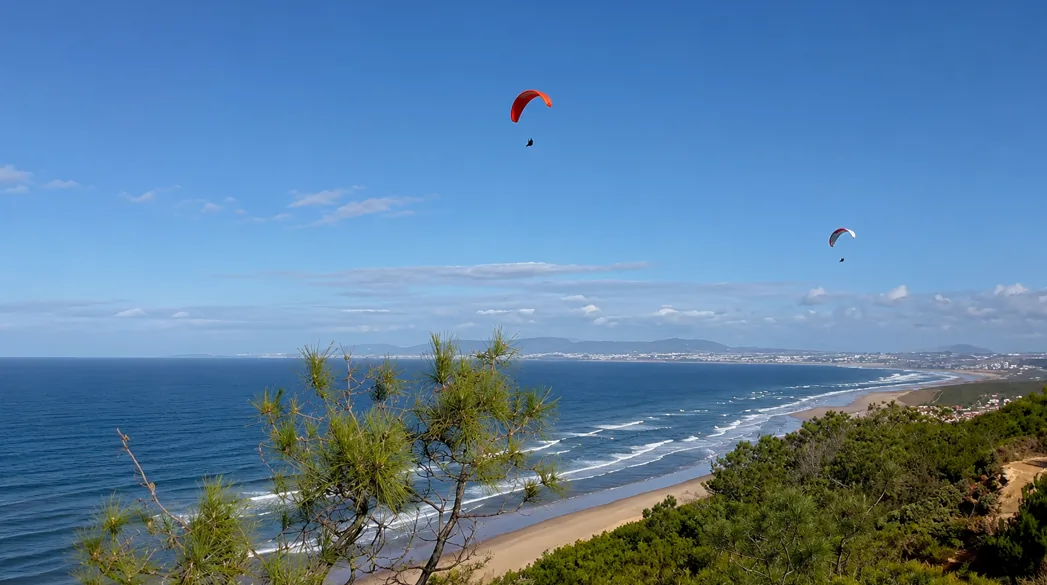 Summer paragliding in Portugal &mdash; thermic season at Sesimbra