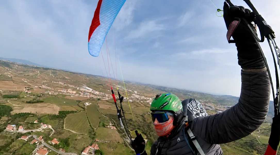 Why I fly &mdash; Behrooz's 20-year paragliding journey at Sesimbra